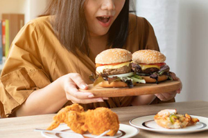 Ежедневное потребление гамбургеров убьёт печень даже здоровых людей, заявили учёные