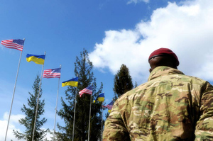 Политологи поспорили о роли США во флешмобе с отставками на Украине