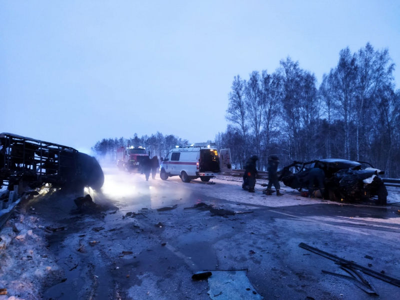 Четыре человека погибли в ДТП со скорой в Новосибирской области