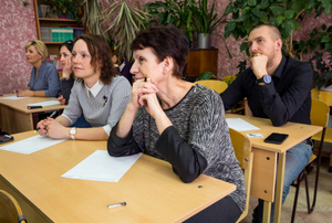 Минпросвещения решило ввести в РФ уроки "Разговоры о важном" для родителей