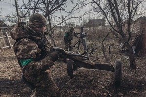 Украинские беспилотники сбросили взрывчатку на курское село, есть пострадавшие