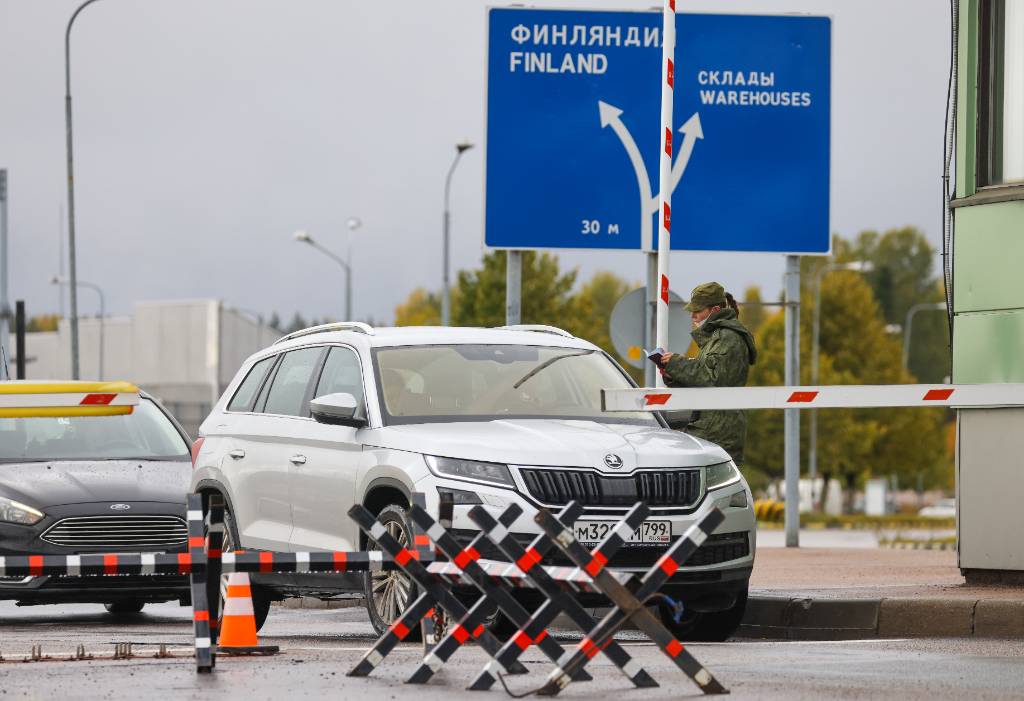 В Думе предложили бронировать дату и время для пересечения границы РФ на машине