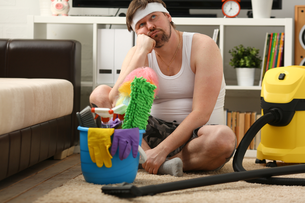 Ленивые мужья часто перекладывают обязанности по ведению быта на жён. Фото © Shutterstock