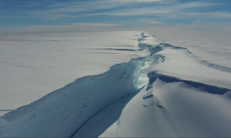 От Антарктиды откололся гигантский айсберг. Обложка © British Antarctic Survey