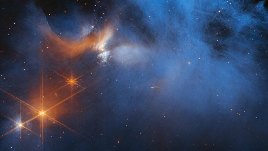 Облако Хамелеона. Обложка © NASA, ESA, CSA, and M. Zamani (ESA / Webb)