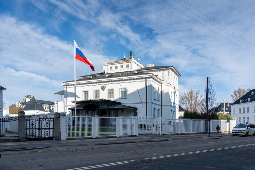Посольство России осудило сожжение Корана у консульского отдела в Дании