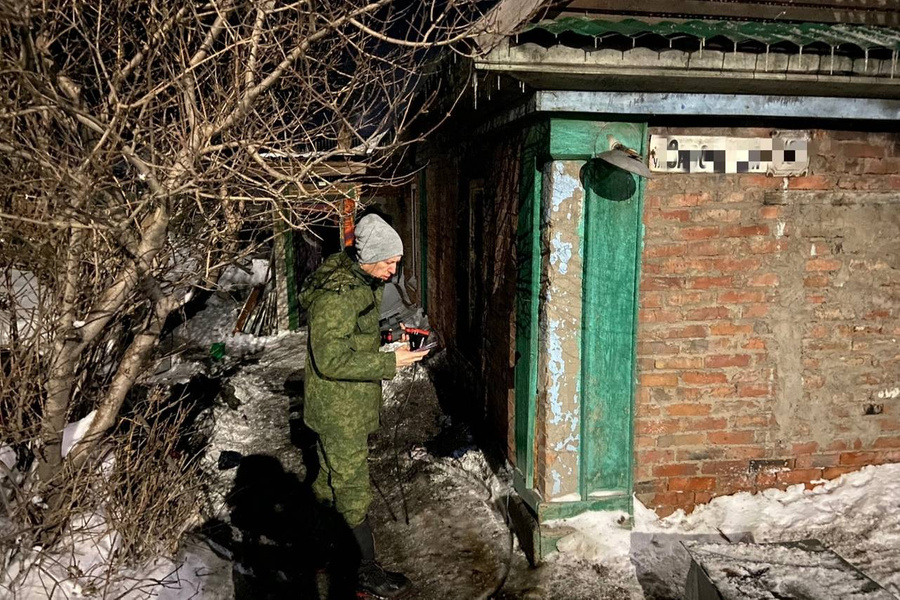 Дом, в котором заживо сгорели три человека. Обложка © СУ СК РФ по Алтайскому краю