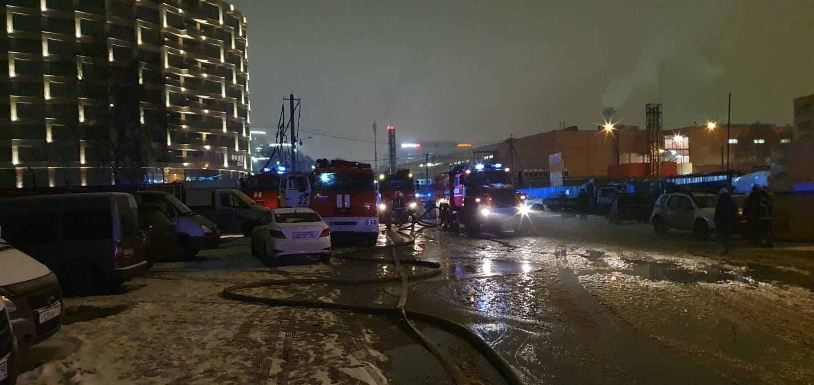 Пожарные ликвидировали открытое горение на рынке Синдика в Подмосковье