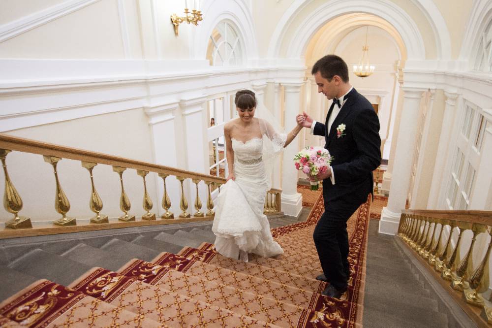 Около 400 пар поженятся в Москве 14 февраля