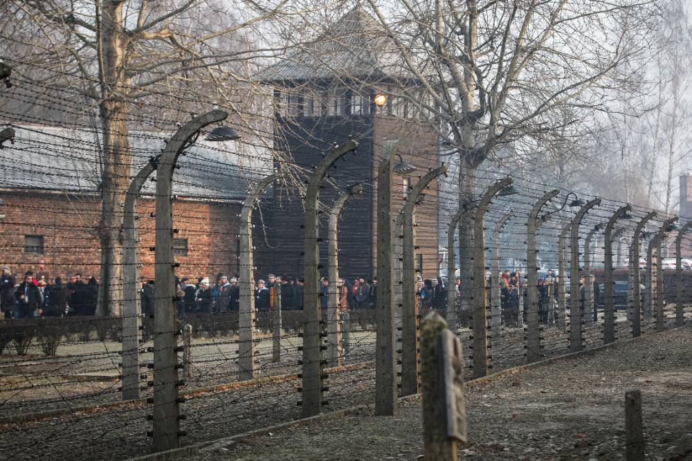Евреи заняли сторону России в скандале с отказом Польши позвать в Освенцим освободителя