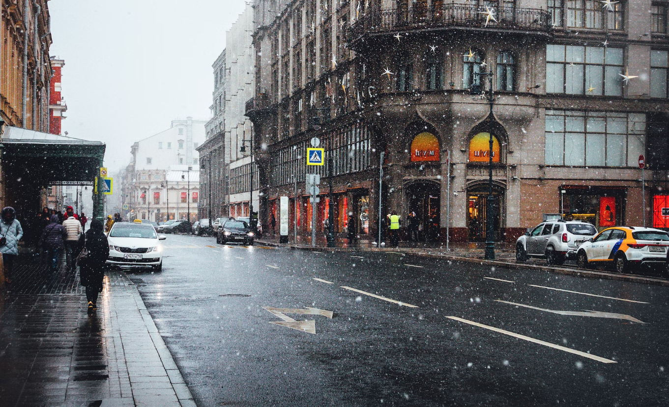 Москвичей предупредили о метели и резком понижении давления в понедельник