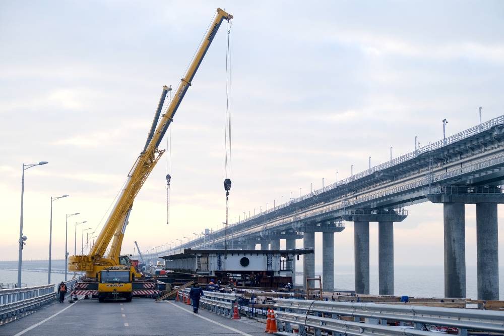 Движение по Крымскому мосту приостановят 30 и 31 января
