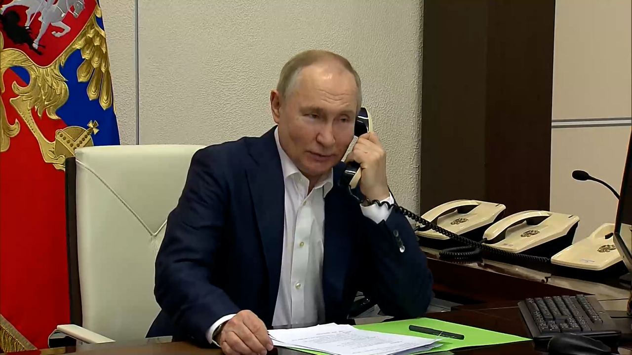 Путин пообщался с 8-летней Агатой, чью мечту исполнил в рамках "Ёлки желаний"