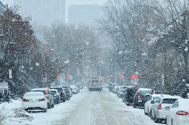 Названы основные правила вождения автомобиля в снег и гололедицу
