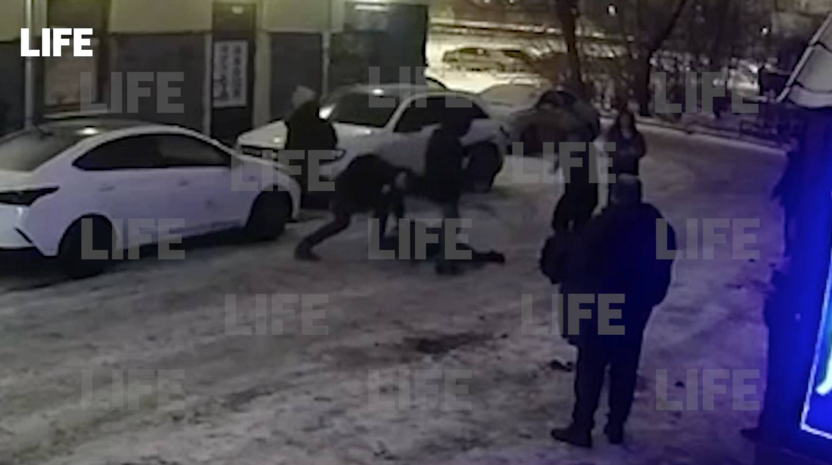 В Петербурге охранники кафе жёстко избили посетителей и сами сдались полиции