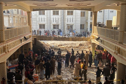 Число жертв теракта в мечети в пакистанском Пешаваре увеличилось до 59