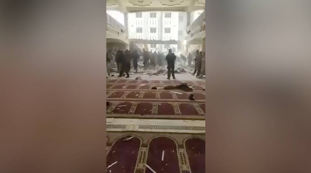Смертник совершил теракт в мечети города Пешавар в Пакистане, погибло 17 человек