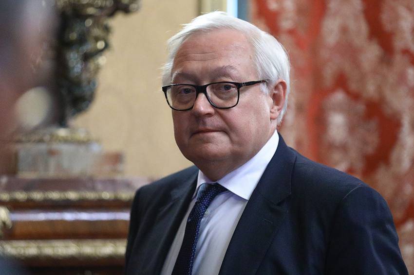 Рябков обвинил НАТО в зомбировании стран