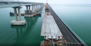 Строители завершили установку последнего пролёта левой части Крымского моста