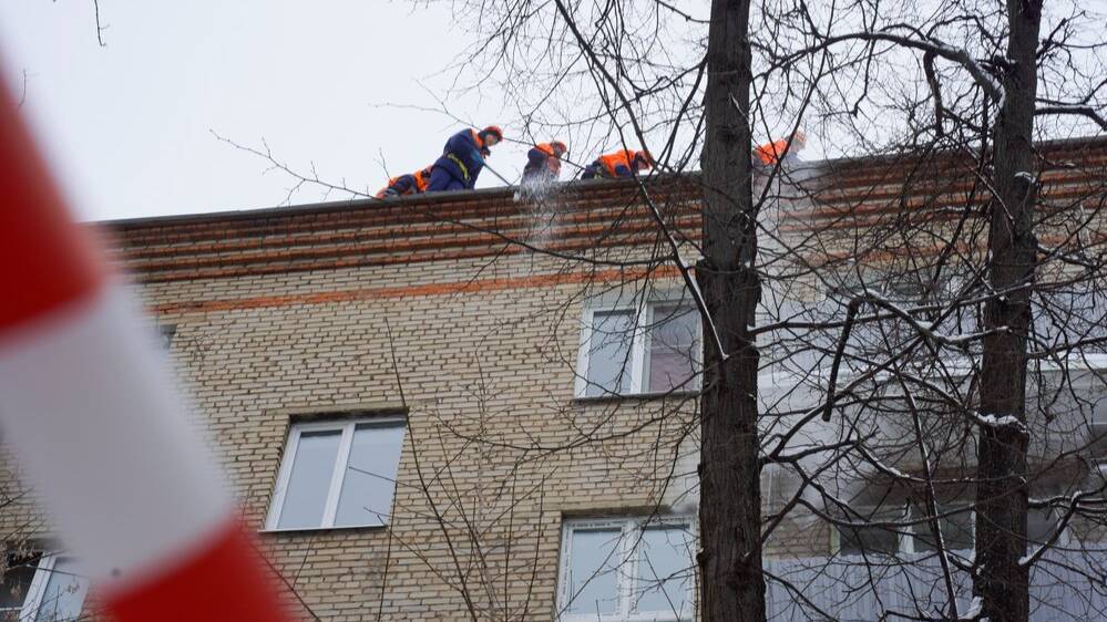 Россиянка отсудила крупную сумму за падение снега с крыши