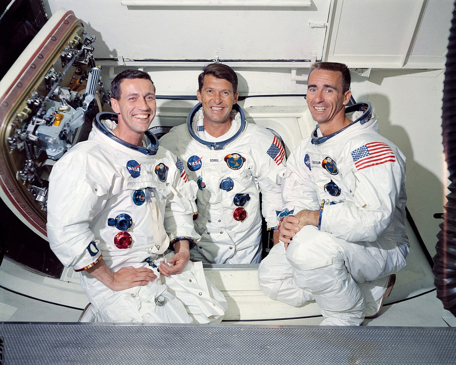 <p>Экипаж "Аполлона-7". Уолтер Каннингем справа. Фото © NASA</p>