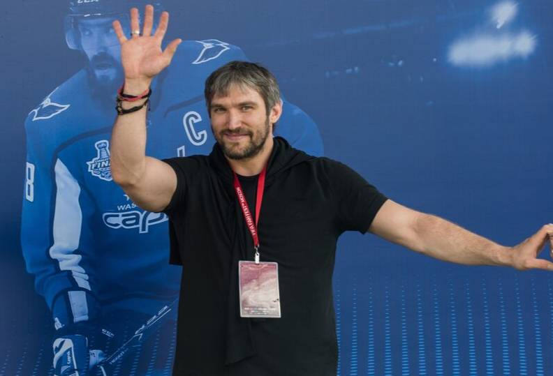 Овечкин забросил 807-ю шайбу и сократил отставание от Гретцки