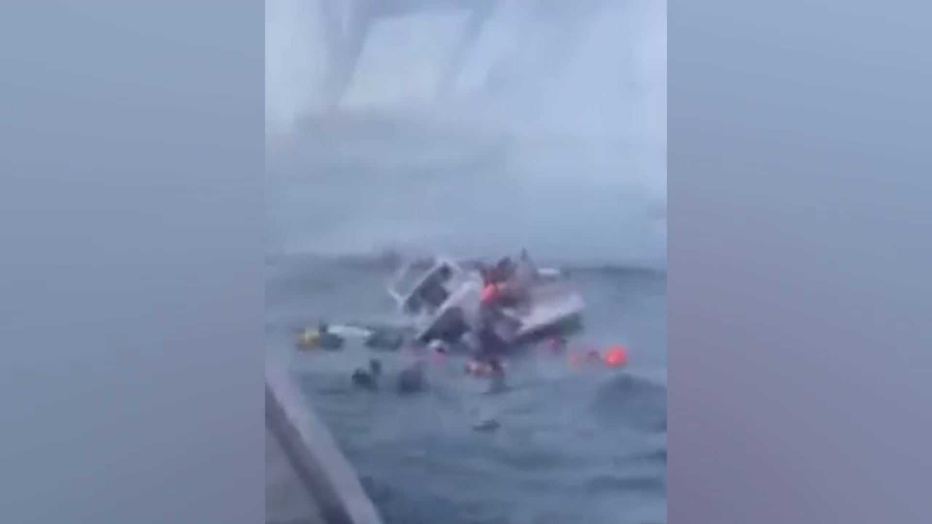 На Бали 34 человека чуть не утонули во время прогулки на катере
