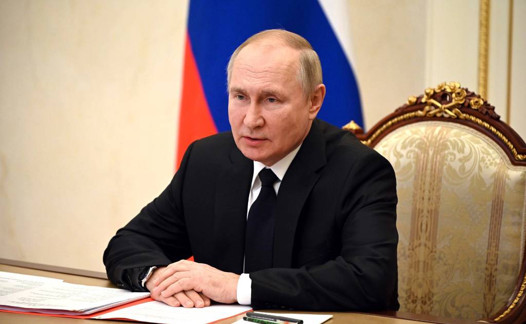 Путин: Цепочка доплат от беременности до 17-летия ребёнка должна поддержать все семьи