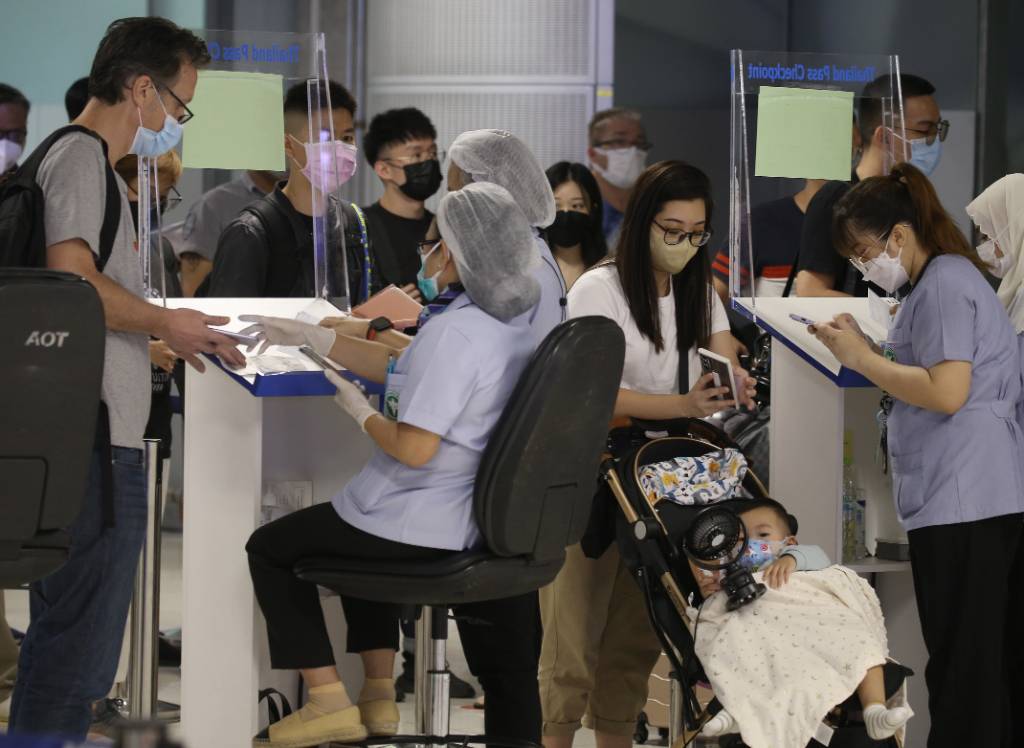 Таиланд планирует снова обязать туристов предоставлять сертификаты о ковид-вакцинации