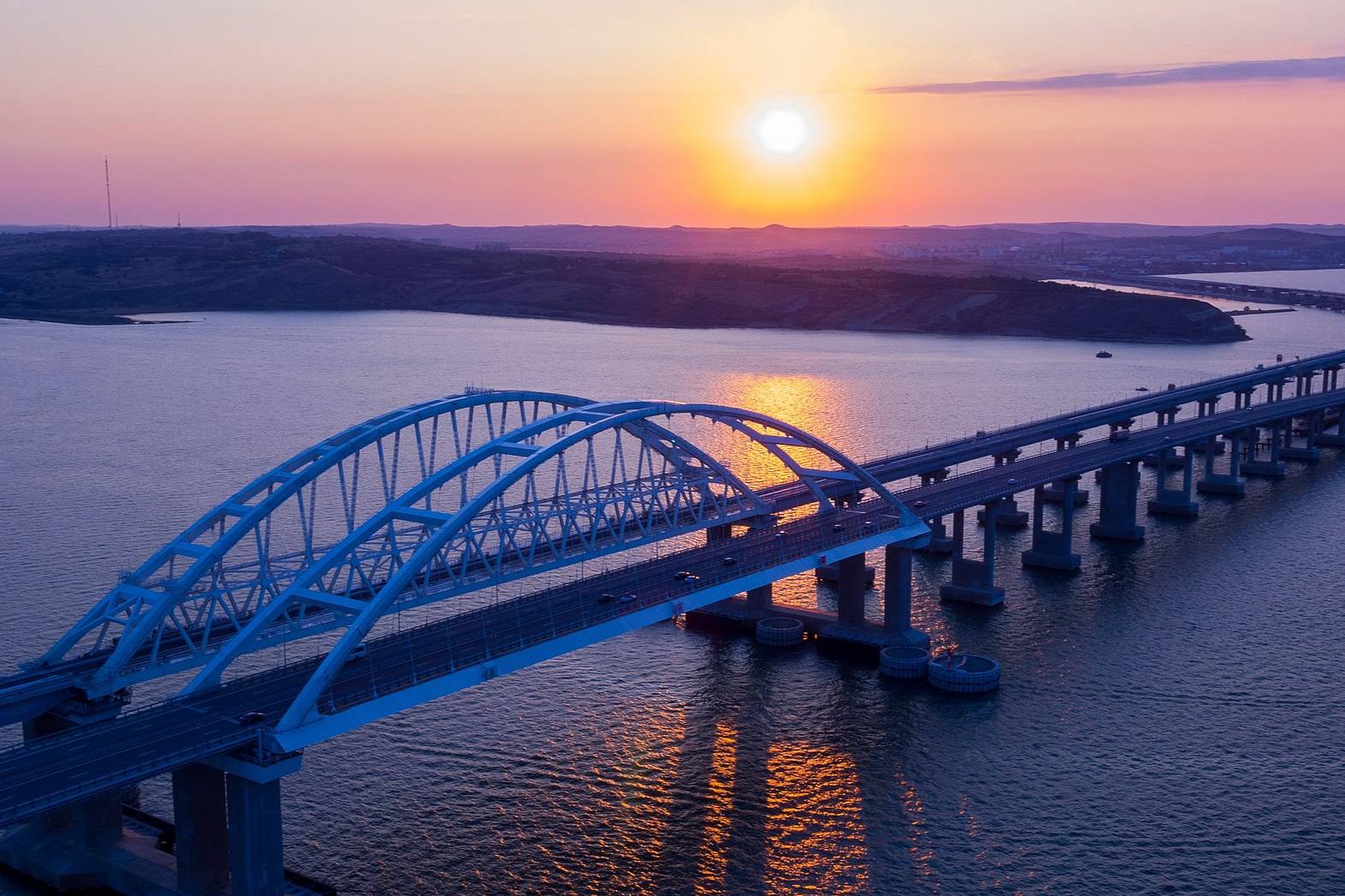 Первые пролёты автомобильной части Крымского моста установят уже в январе