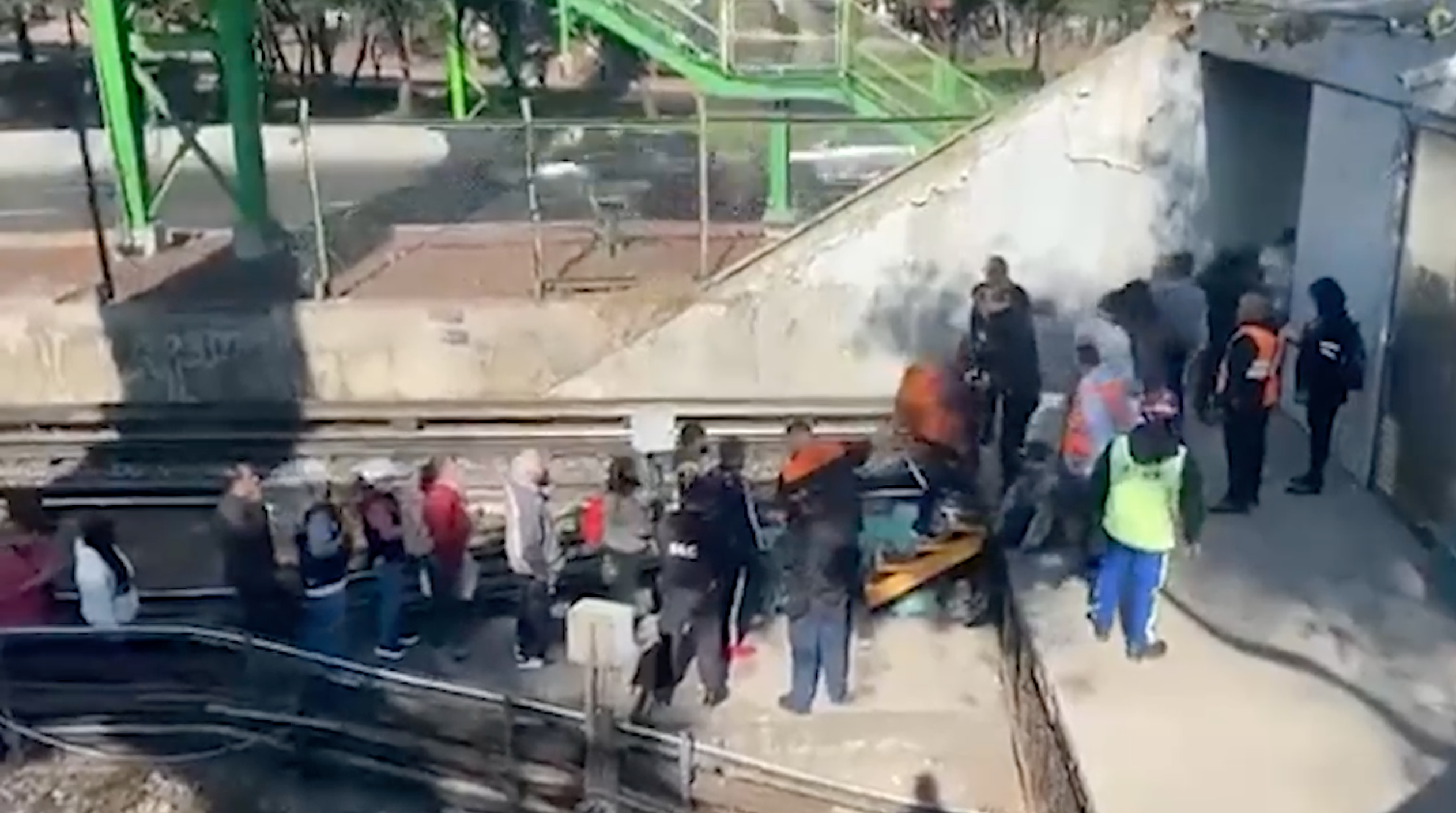 В результате столкновения двух поездов метро в Мехико пострадало 23 человека