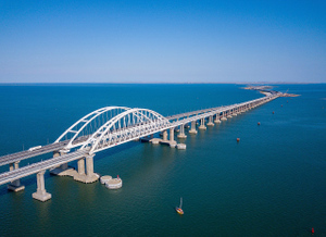 Движение автомобилей на Крымском мосту приостановят 10 января из-за ремонтных работ