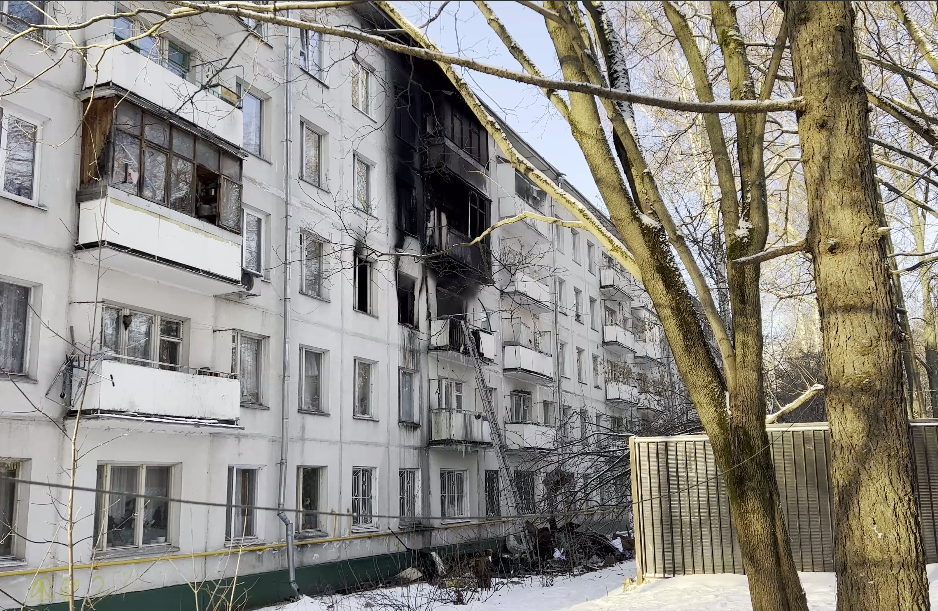 Женщина погибла при пожаре в жилом доме на западе Москвы