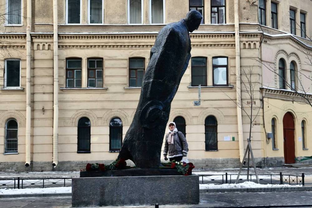 Автор падающего Блока отреагировал на сравнение петербургского памятника с дементором