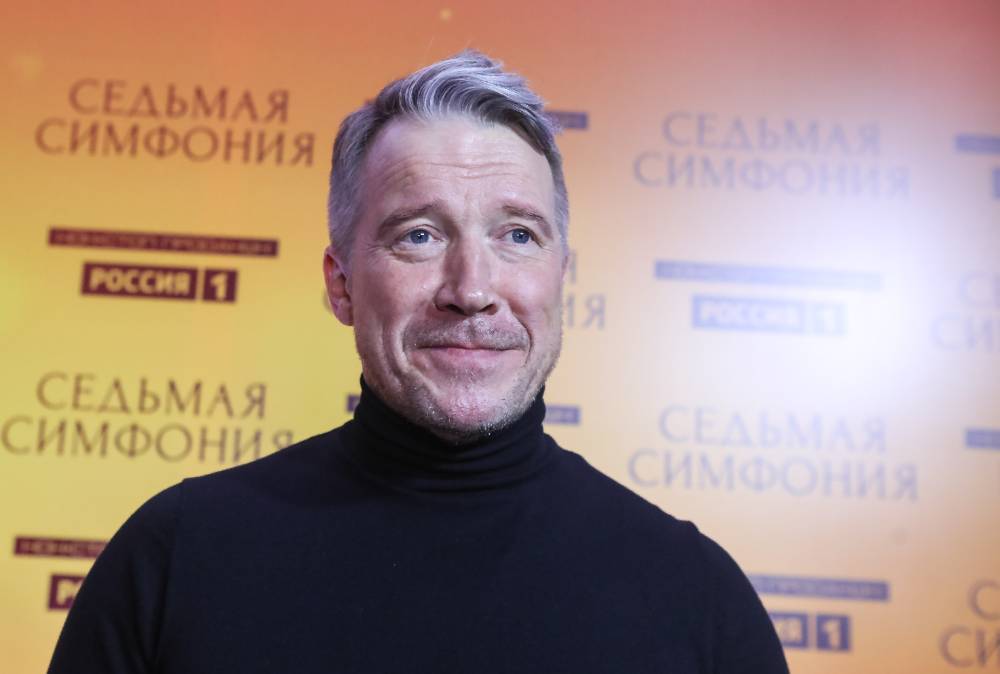 Звезда 9 роты задала неудобный вопрос Смольянинову, собравшемуся сражаться за Украину из Латвии
