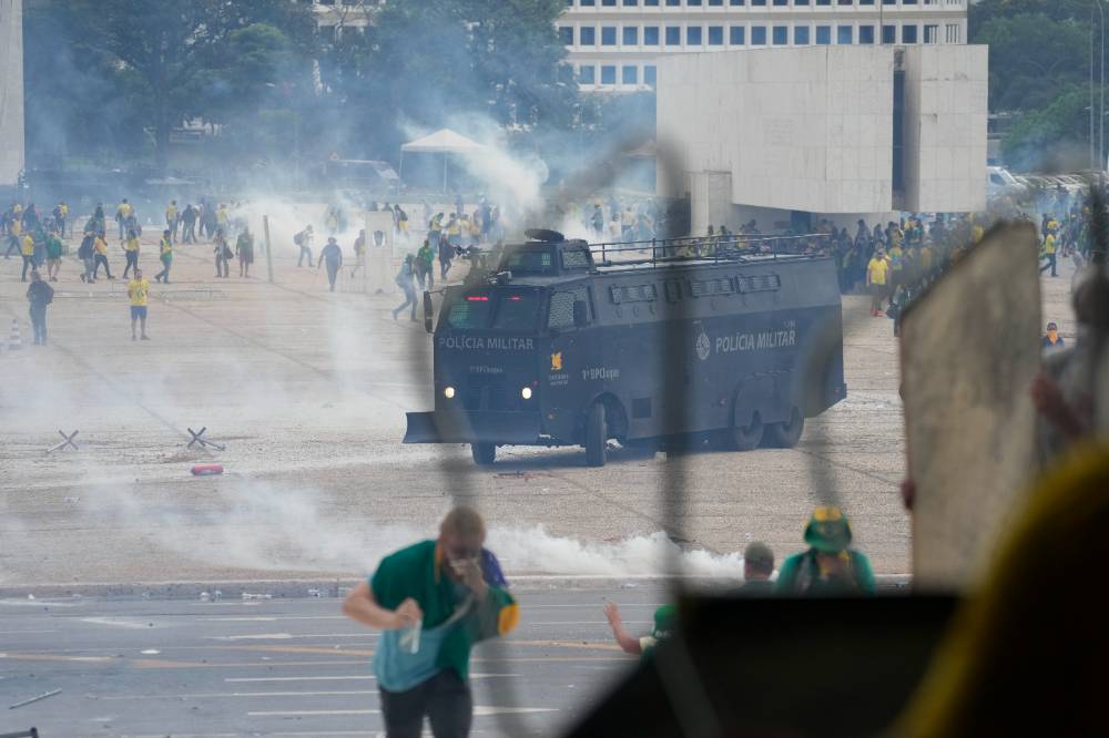 Посты в поддержку бразильских протестов исчезнут из Facebook