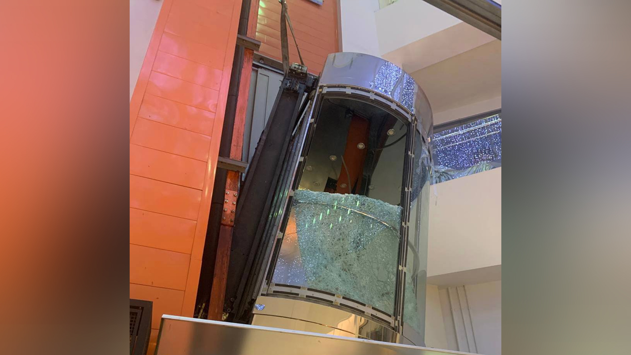 Лифт с тремя подростками внутри рухнул в самарском ТЦ