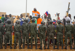 Франция начала выводить войска из Нигера