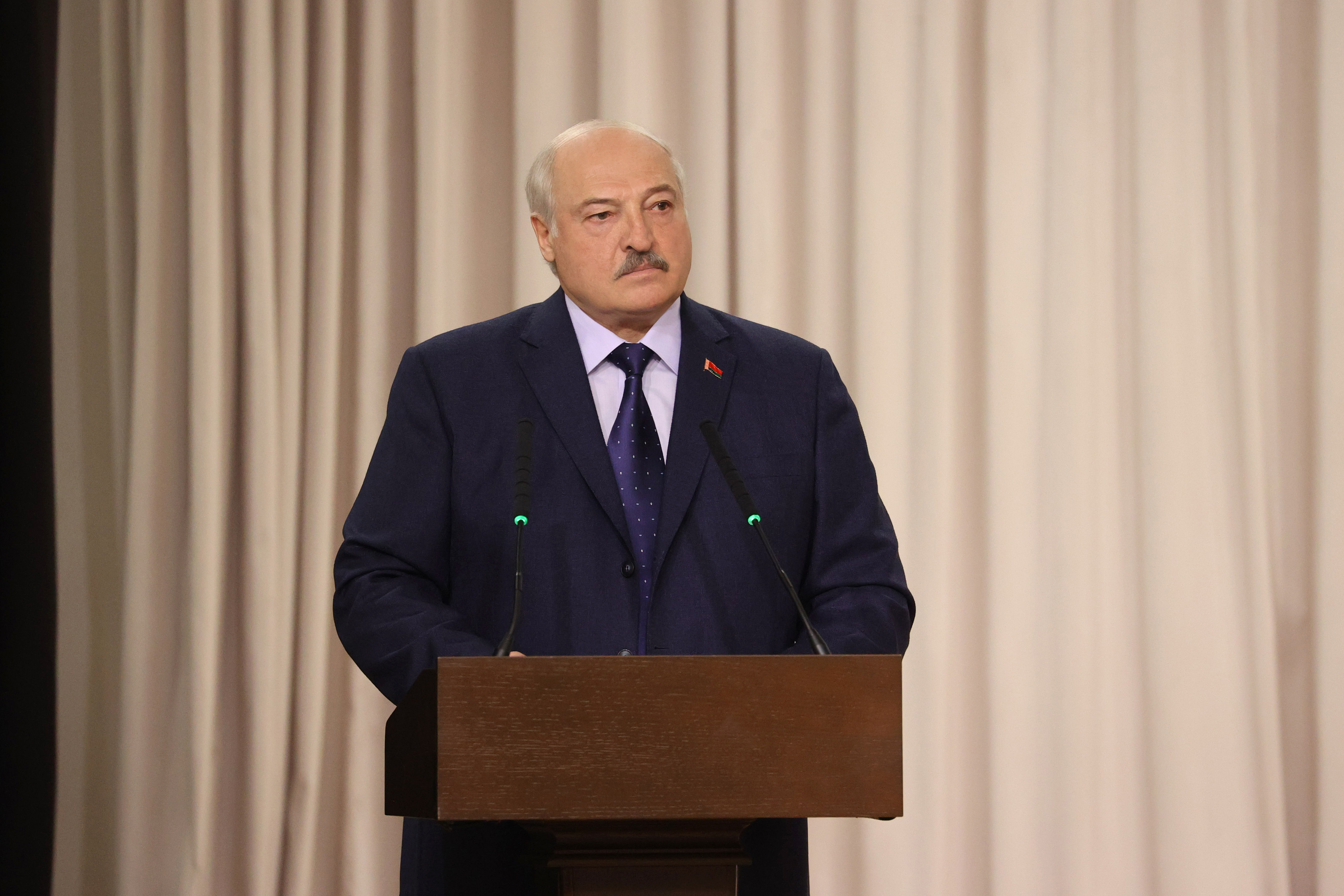 Лукашенко опасается, что России и Белоруссии "не дадут спокойной жизни"