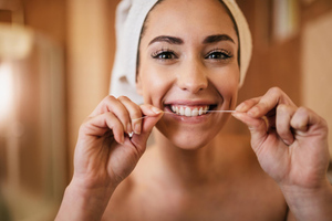Стоматолог объяснил, какой длины должна быть нить, чтобы эффективно очистить ваши зубы