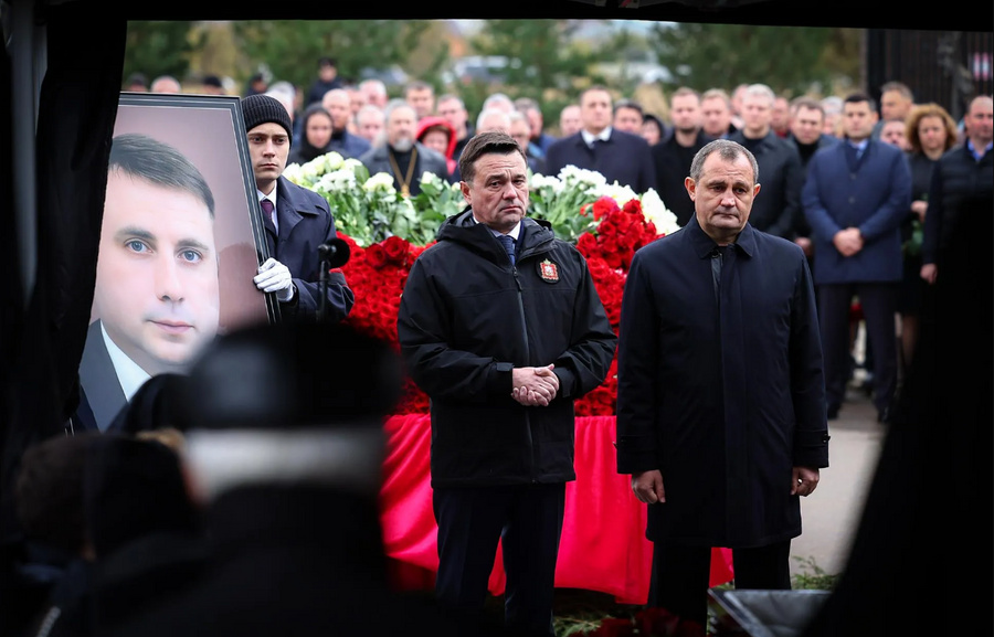 Андрей Воробьёв на похоронах Дмитрия Жарикова. Обложка © "360" / Антон Чернов