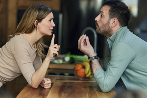 Как расторгнуть брак, если супруг не даёт развода: Советы юриста