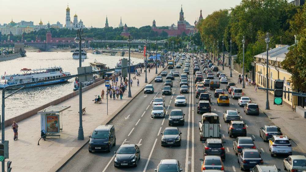 Собянин заявил, что большинство машин на улицах Москвы должны стать электрическими