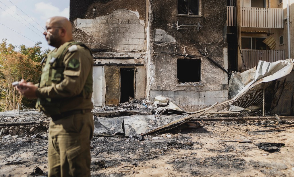Идентифицировать погибших в Израиле сложно, есть сожжённые заживо, сообщил посол