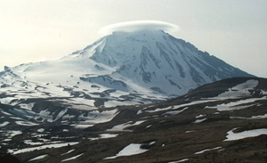 Туристов призвали не подходить к вулкану Безымянный на Камчатке из-за возможного извержения