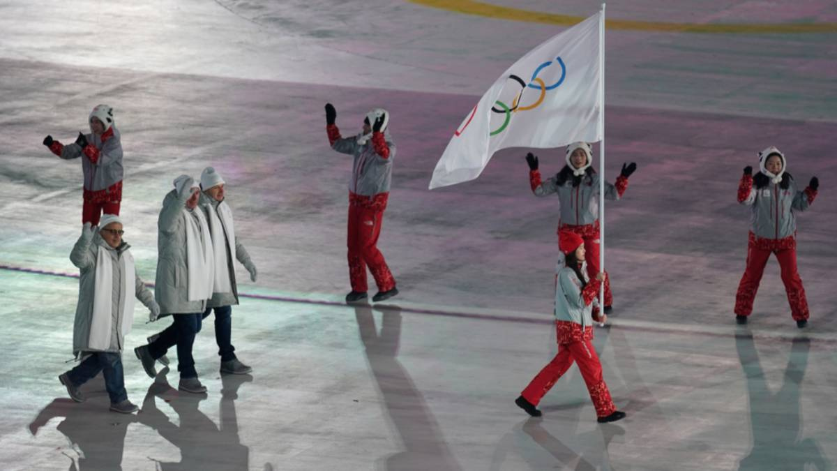 Выступали под нейтральным флагом. Нейтральный флаг. Нейтральный флаг на Олимпиаде. Нейтральный флаг России на Олимпиаде 2018. Спортсмены Пхенчхан 2018.