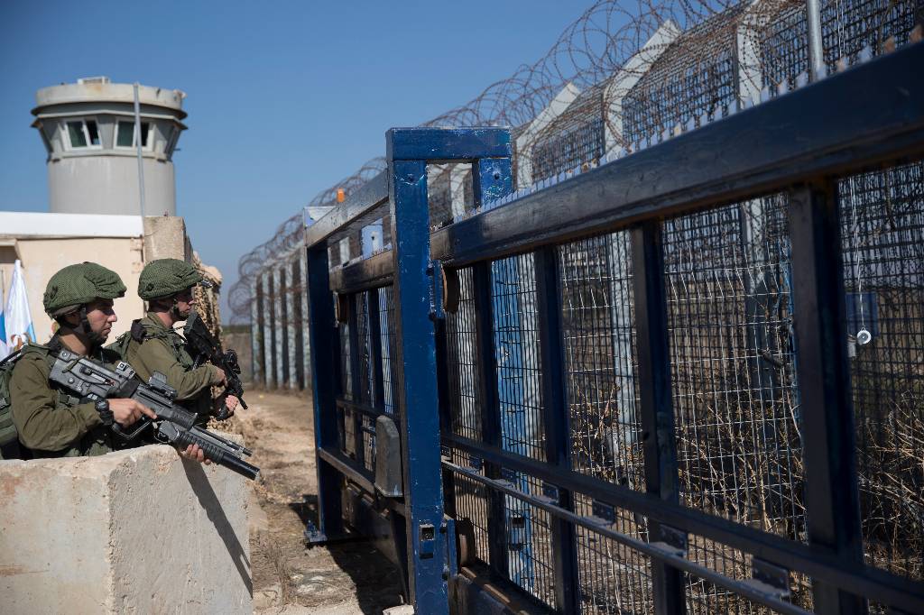 На границе Израиля застрелили четырёх палестинцев при попытке взорвать стену