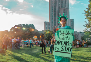 Байдена обвинили в том, что он "подставил нож" к горлу каждого американца