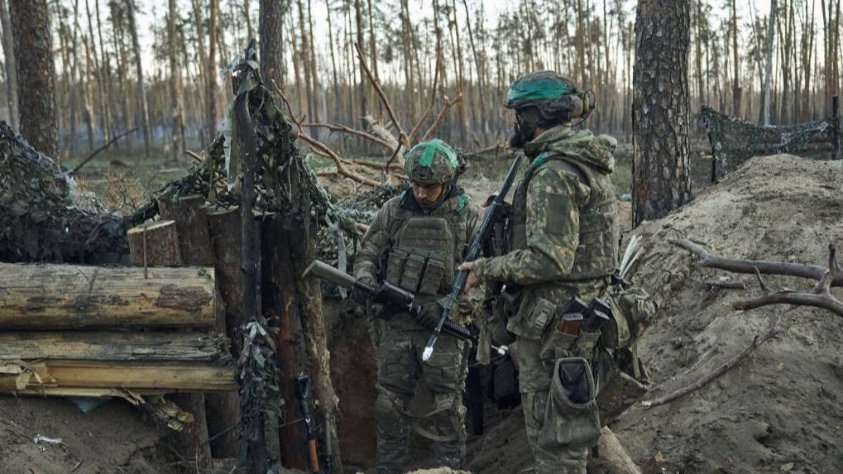 Зеленский использует провальную тактику НАТО на поле боя, заявил бывший разведчик