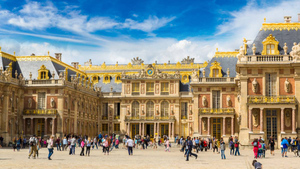 Версальский дворец эвакуировали после сообщения о бомбе